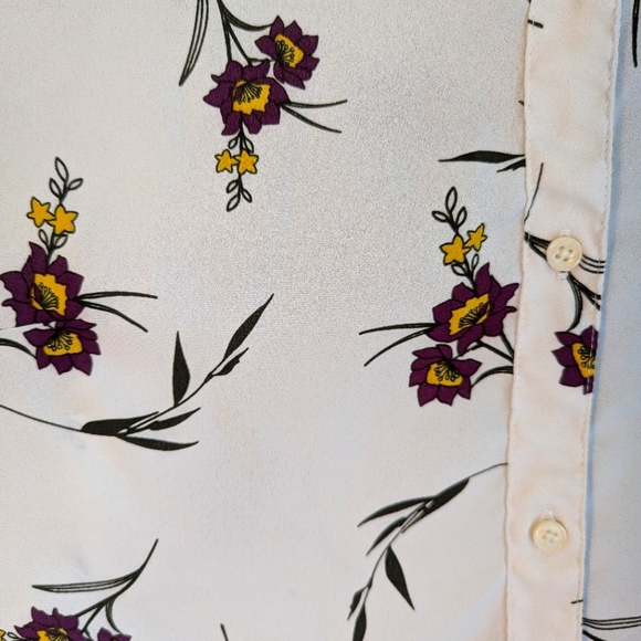 Banana Republic White & Purple Floral Blouse Button down Size M Medium - Picture 4 of 5